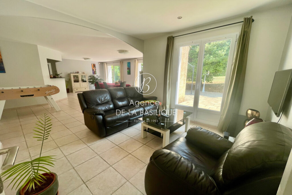 vente maison 5 Pièce(s) – 5 pièces – 4 chambres – 117.00 m²