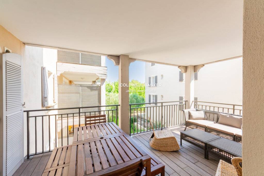 À vendre  Saint-Tropez centre : élégant 3 pièces avec terrass – 3 pièces – 2 chambres – 67.68 m²