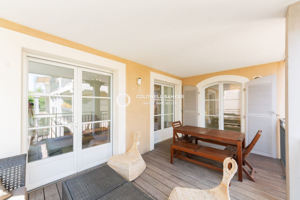 À vendre  Saint-Tropez centre : élégant 3 pièces avec terrass – 3 pièces – 2 chambres – 67.68 m²