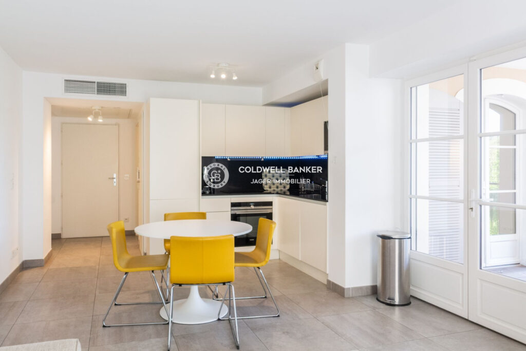 À vendre  Saint-Tropez centre : élégant 3 pièces avec terrass – 3 pièces – 2 chambres – 67.68 m²