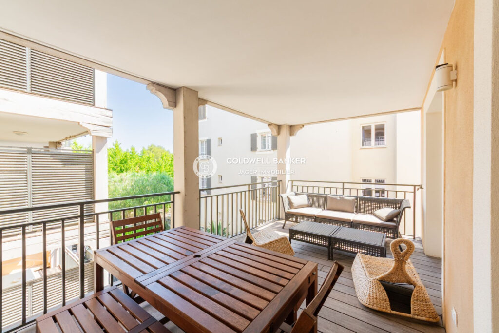 À vendre  Saint-Tropez centre : élégant 3 pièces avec terrass – 3 pièces – 2 chambres – 67.68 m²