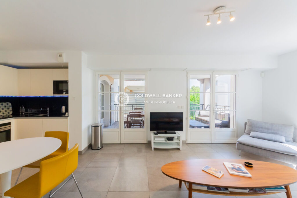 À vendre  Saint-Tropez centre : élégant 3 pièces avec terrass – 3 pièces – 2 chambres – 67.68 m²