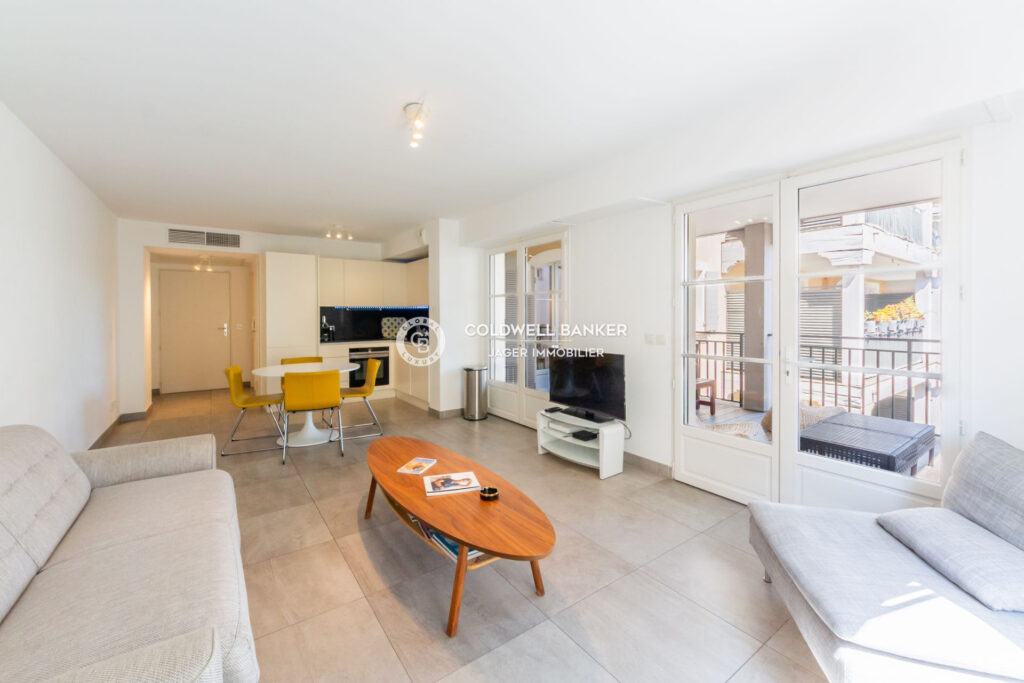 À vendre  Saint-Tropez centre : élégant 3 pièces avec terrass – 3 pièces – 2 chambres – 67.68 m²