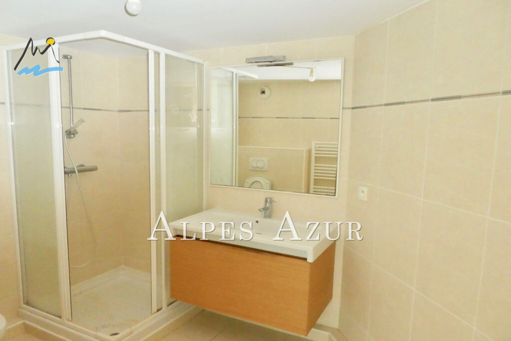 A VENDRE BEAU STUDIO de 29 m2 avec TERRASSE et grand BOX  RÉSI – 1 pièce – NR chambres – 29.25 m²