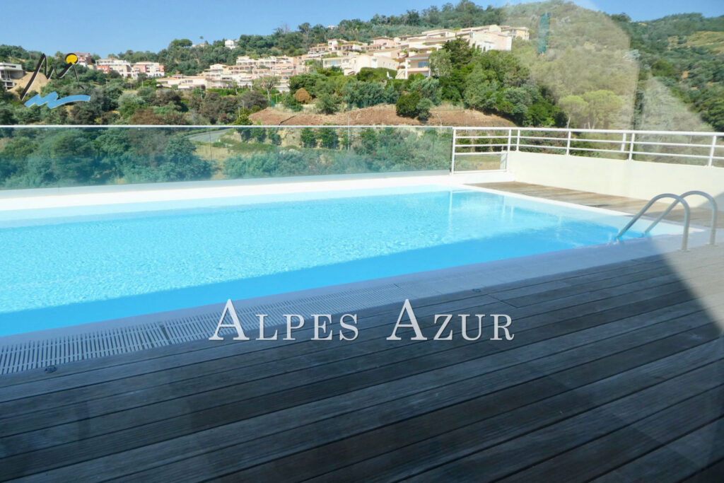 A VENDRE BEAU STUDIO de 29 m2 avec TERRASSE et grand BOX  RÉSI – 1 pièce – NR chambres – 29.25 m²