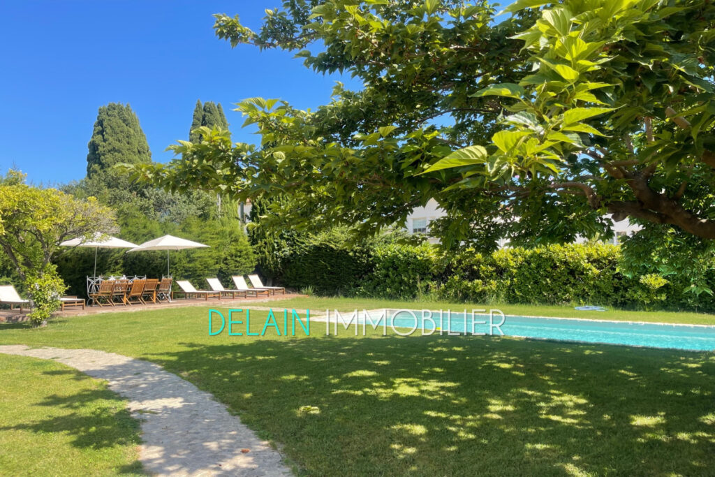 vente villa 11 Pièce(s) – 11 pièces – 9 chambres – 220.00 m²