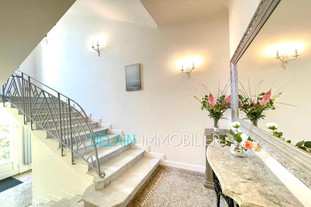 vente villa 11 Pièce(s) – 11 pièces – 9 chambres – 220.00 m²