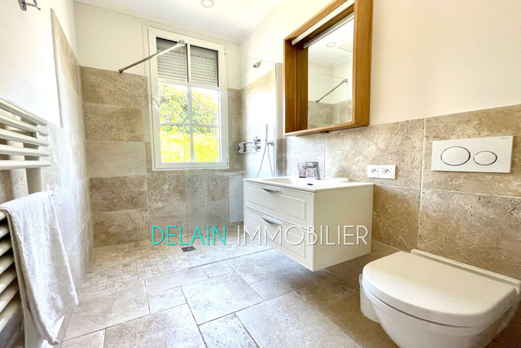 vente villa 11 Pièce(s) – 11 pièces – 9 chambres – 220.00 m²