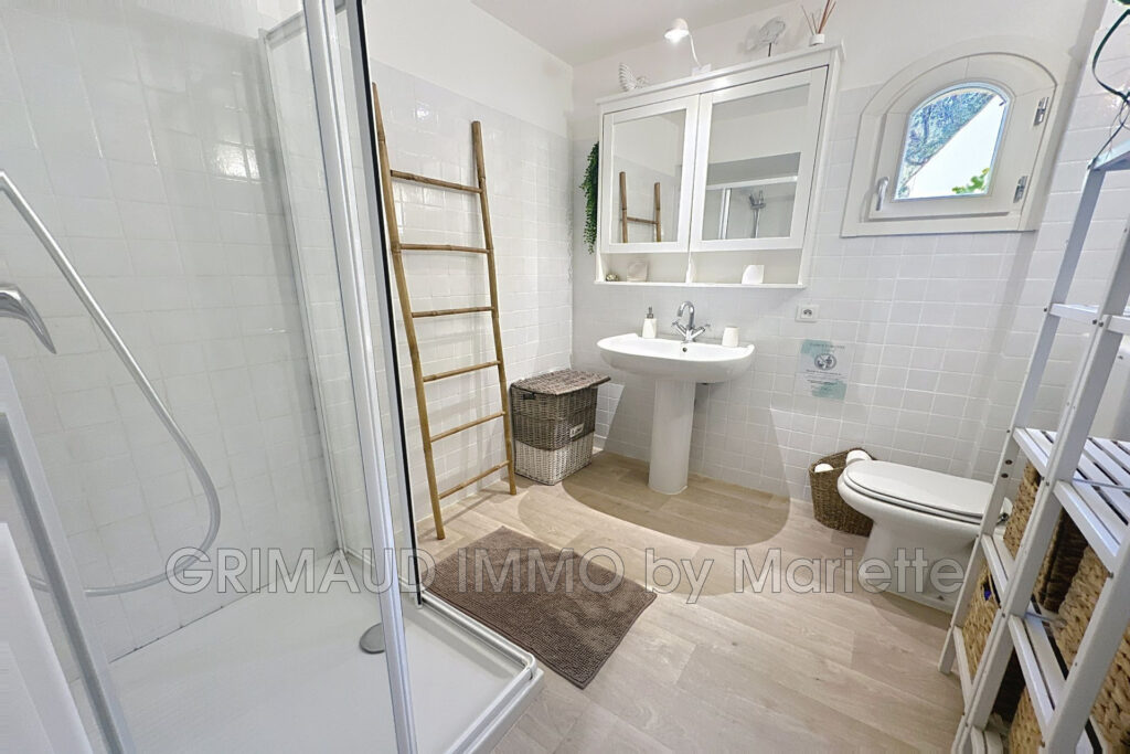 Maison avec piscine et jardin privé  3 chambres, belles prest – 4 pièces – 3 chambres – 78.60 m²