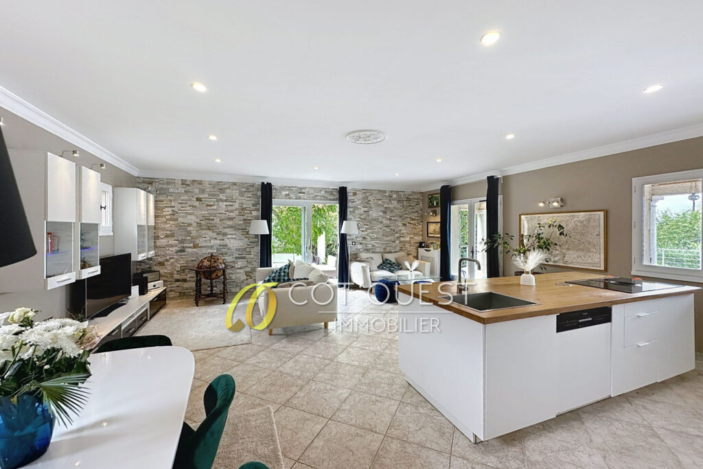 vente maison 6 Pièce(s) – 6 pièces – 4 chambres – 226.00 m²