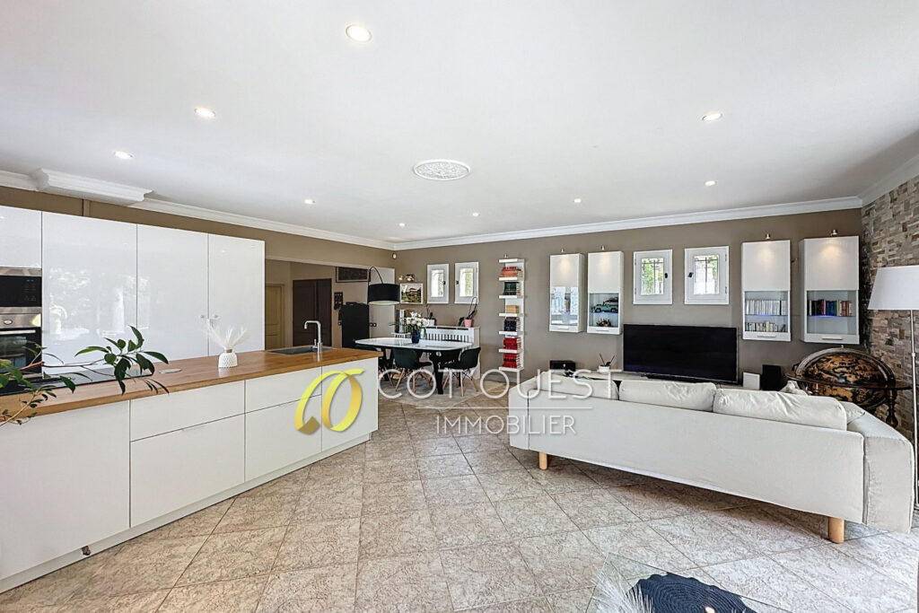 vente maison 6 Pièce(s) – 6 pièces – 4 chambres – 226.00 m²