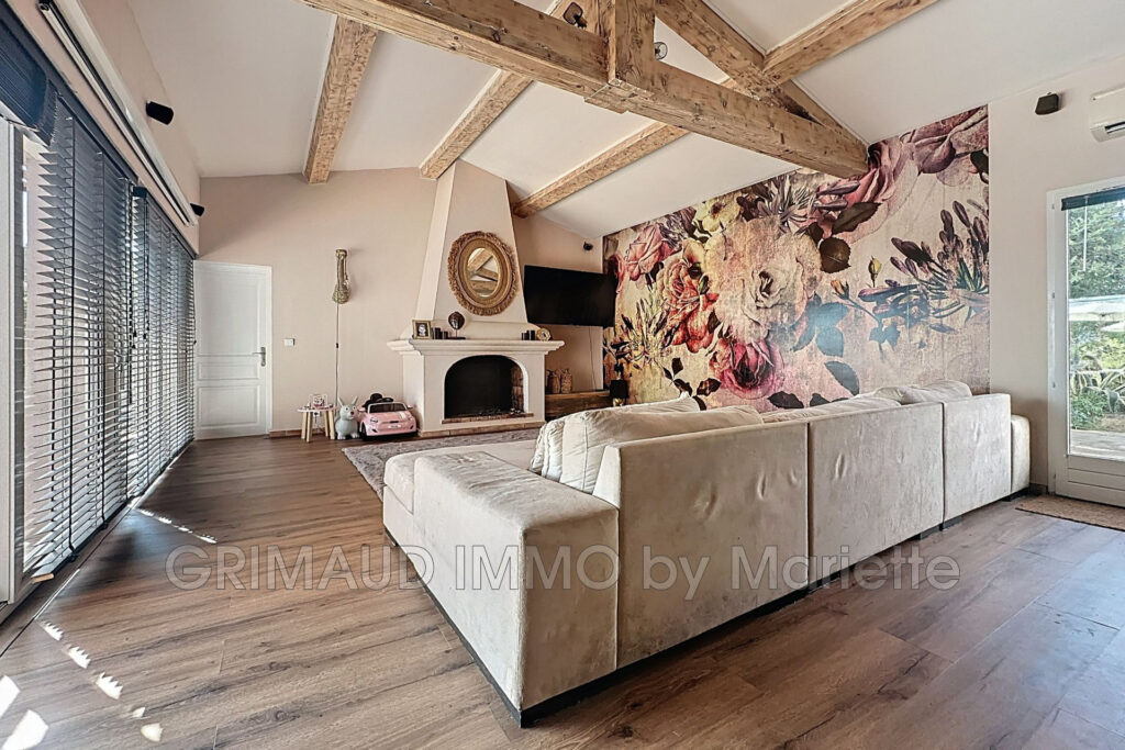 belle proprieté avec vue degagée, piscine et 2 appartements in – 10 pièces – 7 chambres – 280.00 m²