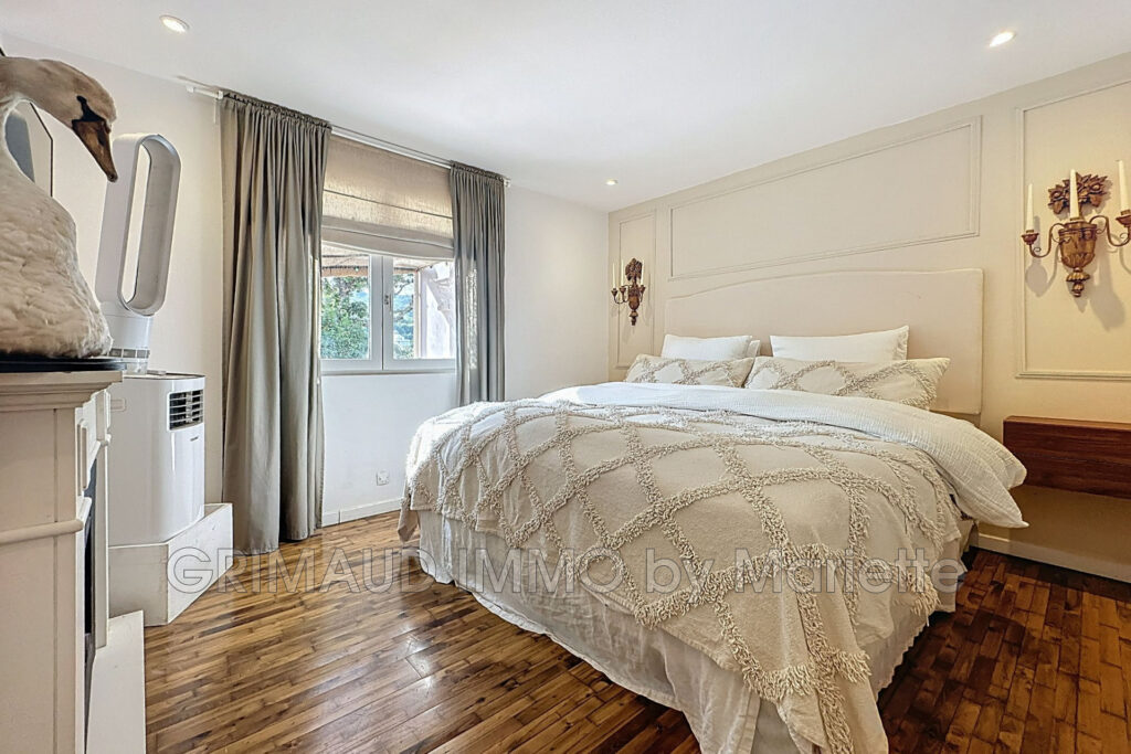 belle proprieté avec vue degagée, piscine et 2 appartements in – 10 pièces – 7 chambres – 280.00 m²