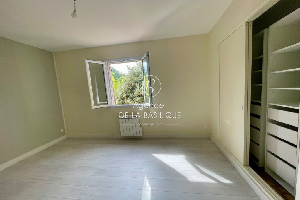 vente  4 Pièce(s) – 4 pièces – 3 chambres – 127.00 m²