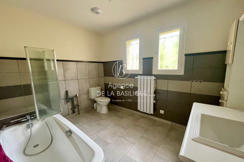 vente  4 Pièce(s) – 4 pièces – 3 chambres – 127.00 m²