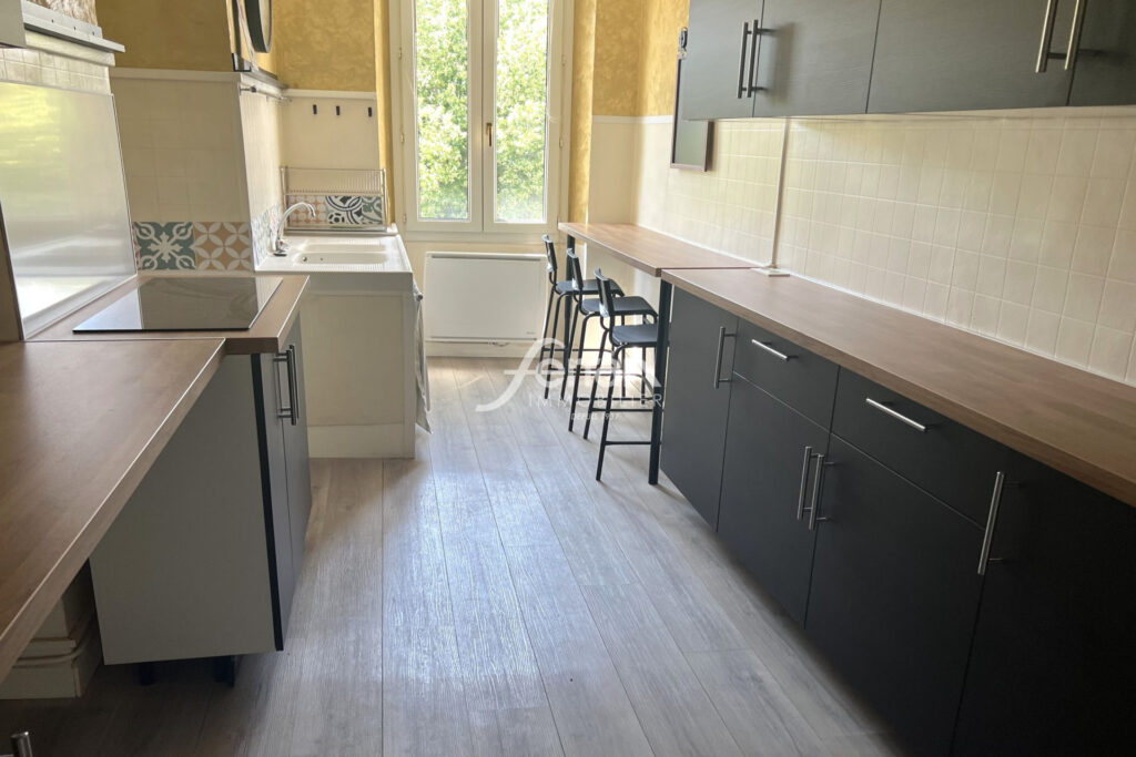 Trans-en-Provence, T3 de 78 m2 en centre ville. – 3 pièces – 2 chambres – 78.22 m²