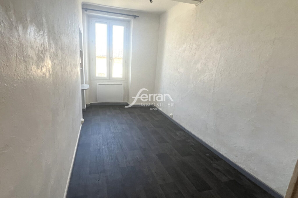 Trans-en-Provence, T3 de 78 m2 en centre ville. – 3 pièces – 2 chambres – 78.22 m²