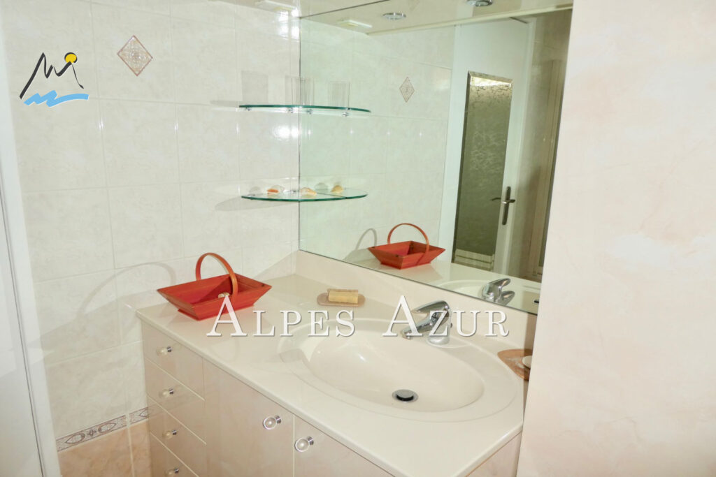 DERNIER ÉTAGE PROCHE MER, au calme, proche des plages des comm – 3 pièces – 2 chambres – 97.71 m²