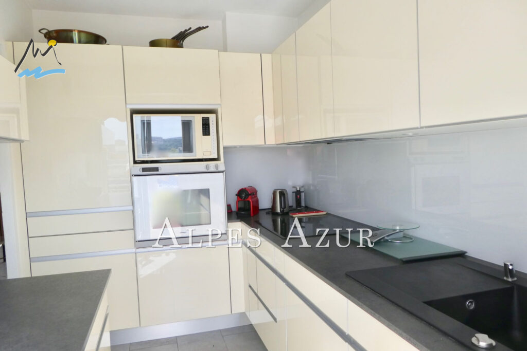 DERNIER ÉTAGE PROCHE MER, au calme, proche des plages des comm – 3 pièces – 2 chambres – 97.71 m²