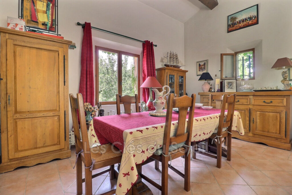 Belle Maison néo-provençale de 110 m² environ de plain-pied su – 5 pièces – 4 chambres – 150.00 m²