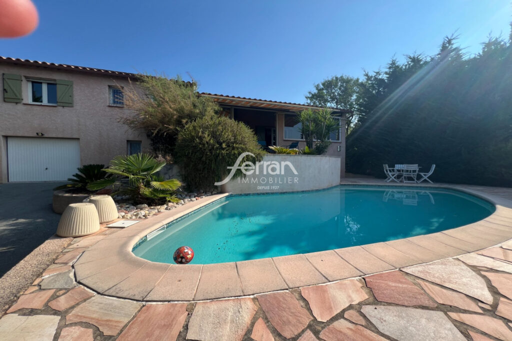 A Trans-en-Provence, maison 140 m2 avec piscine et garage. – 5 pièces – 3 chambres – 130.00 m²