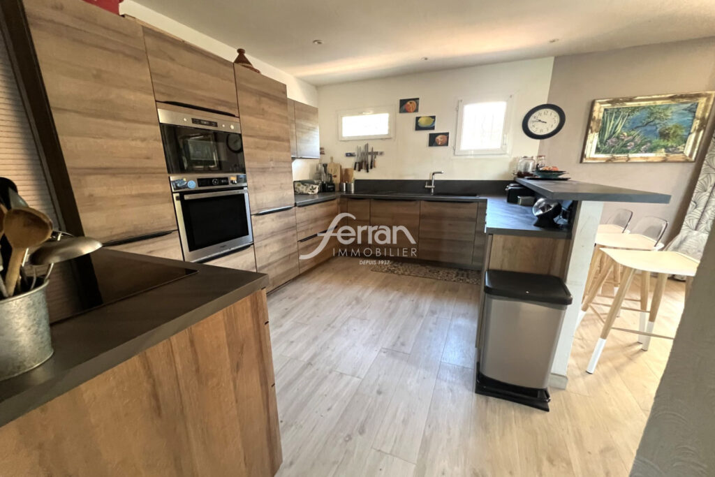 A Trans-en-Provence, maison 140 m2 avec piscine et garage. – 5 pièces – 3 chambres – 130.00 m²