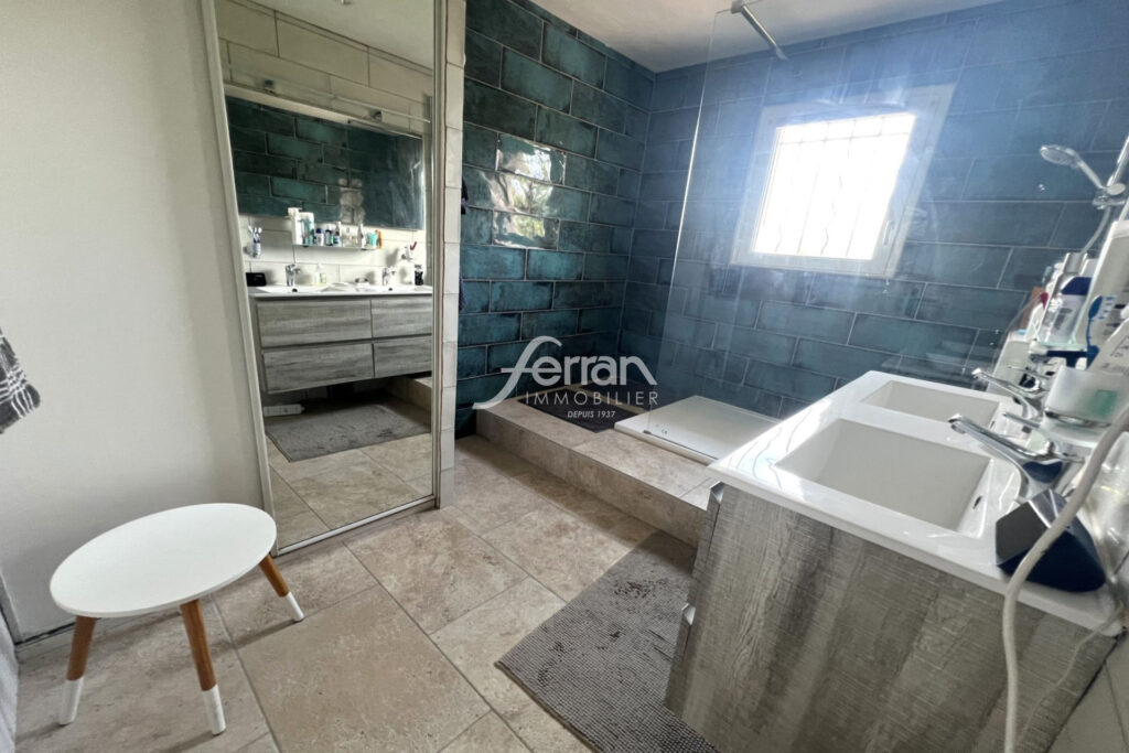 A Trans-en-Provence, maison 140 m2 avec piscine et garage. – 5 pièces – 3 chambres – 130.00 m²