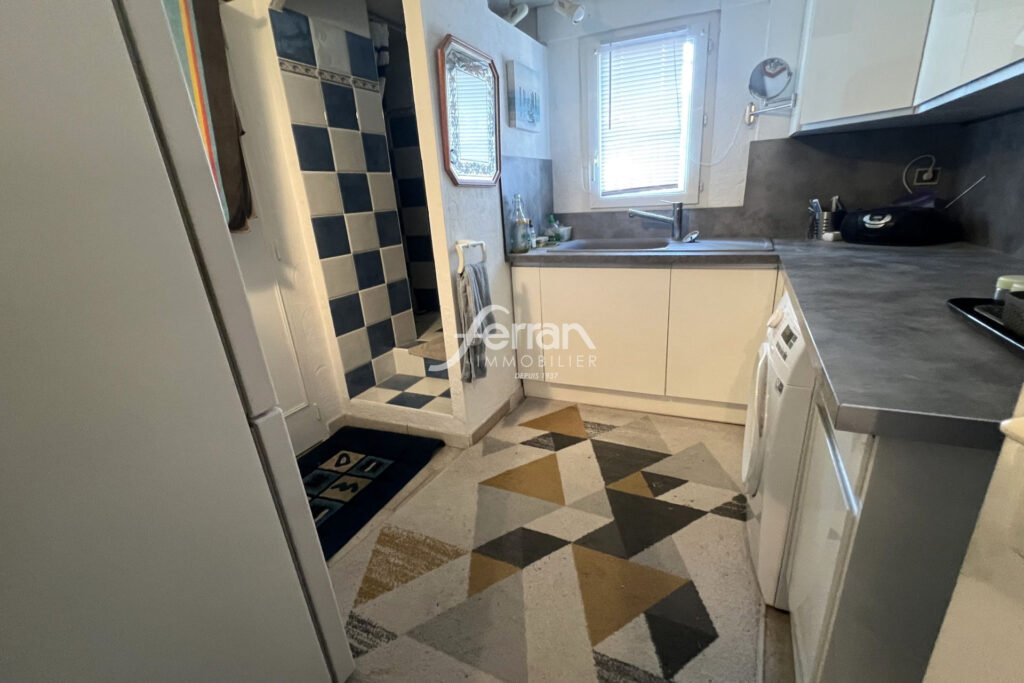 A Trans-en-Provence, maison 140 m2 avec piscine et garage. – 5 pièces – 3 chambres – 130.00 m²