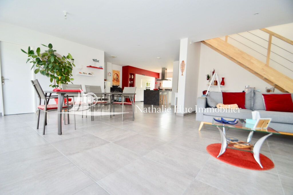 vente maison 4 Pièce(s) – 4 pièces – 3 chambres – 131.20 m²