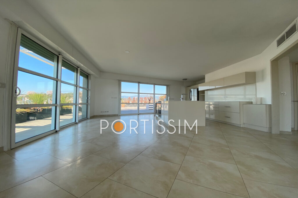 Cagnes sur Mer : Villa sur toit 4 pièces 107m² – 4 pièces – 3 chambres – 107.03 m²