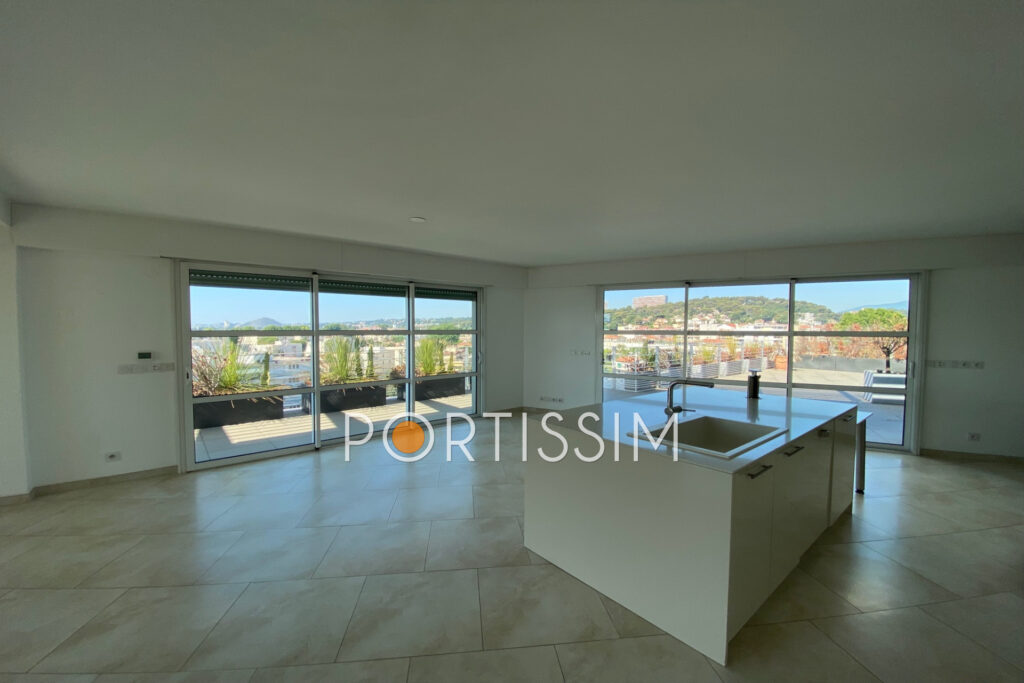 Cagnes sur Mer : Villa sur toit 4 pièces 107m² – 4 pièces – 3 chambres – 107.03 m²