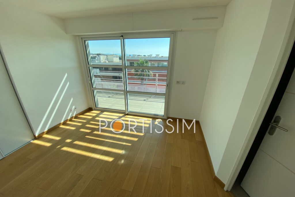 Cagnes sur Mer : Villa sur toit 4 pièces 107m² – 4 pièces – 3 chambres – 107.03 m²