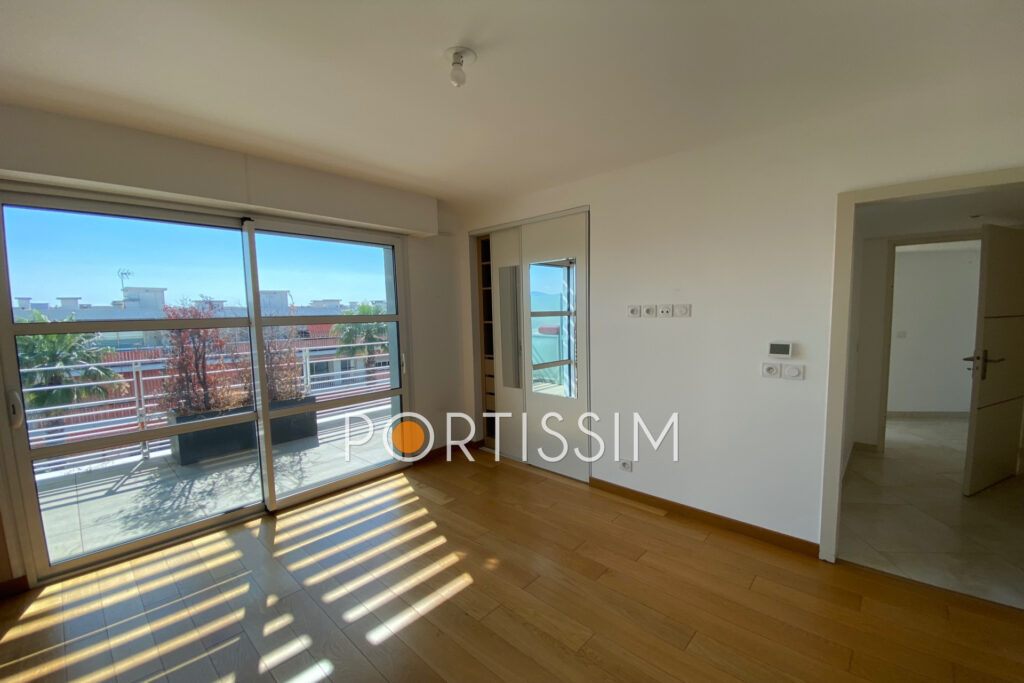 Cagnes sur Mer : Villa sur toit 4 pièces 107m² – 4 pièces – 3 chambres – 107.03 m²