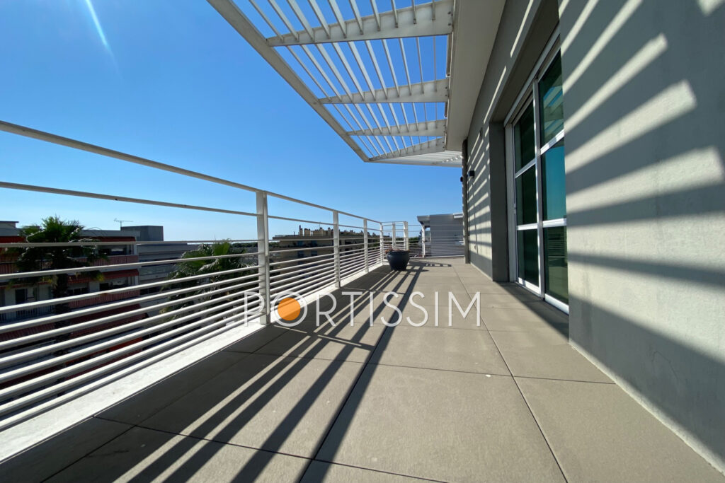 Cagnes sur Mer : Villa sur toit 4 pièces 107m² – 4 pièces – 3 chambres – 107.03 m²