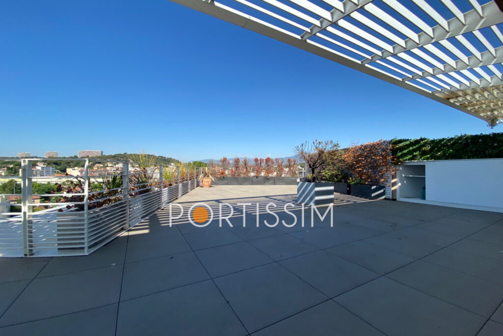 Cagnes sur Mer : Villa sur toit 4 pièces 107m² – 4 pièces – 3 chambres – 107.03 m²