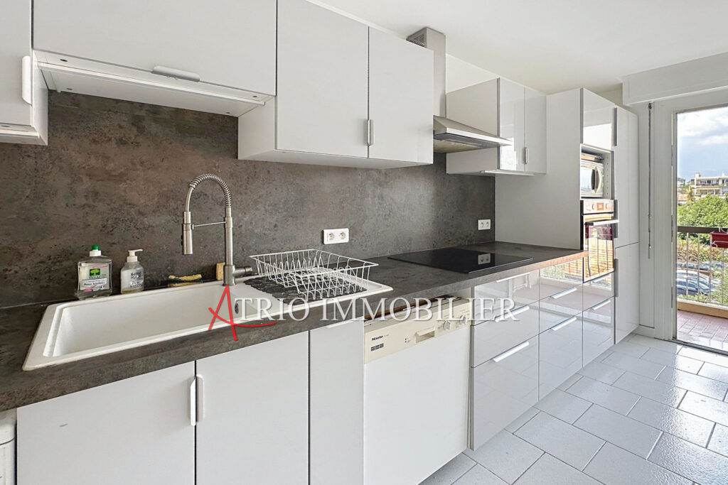 Dans le secteur de Tzanck, dans une belle résidence bien tenue – 3 pièces – 2 chambres – 76.00 m²