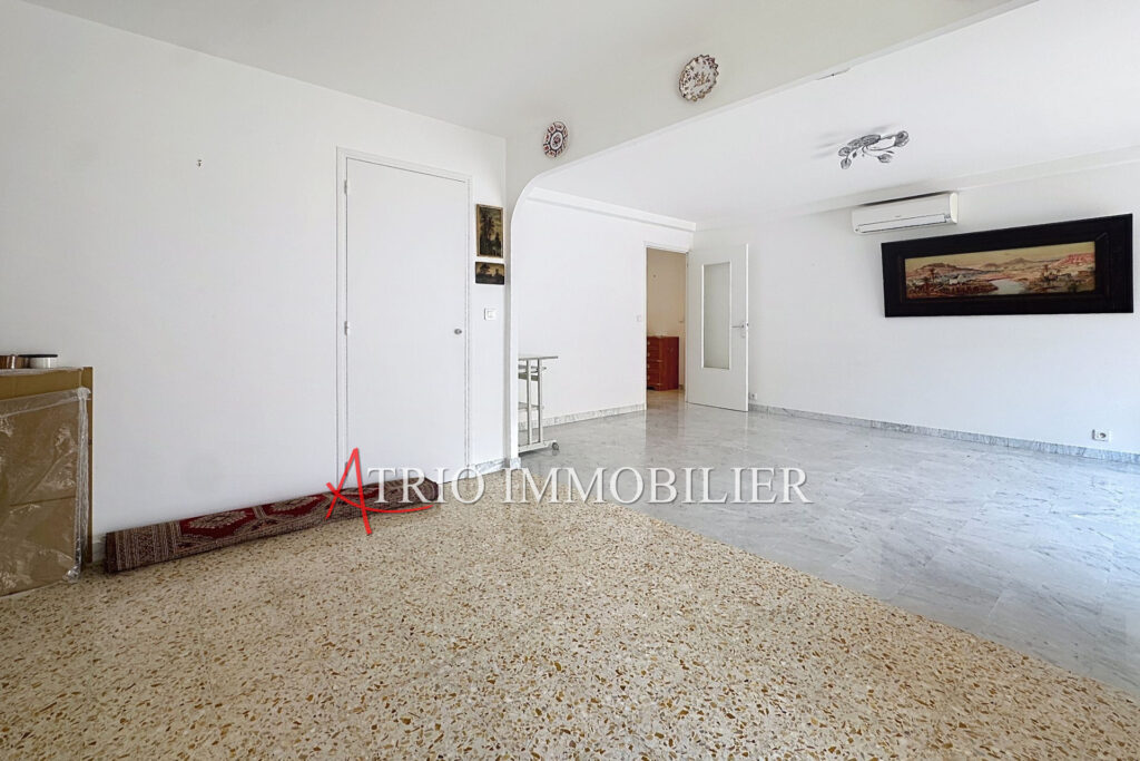 Dans le secteur de Tzanck, dans une belle résidence bien tenue – 3 pièces – 2 chambres – 76.00 m²