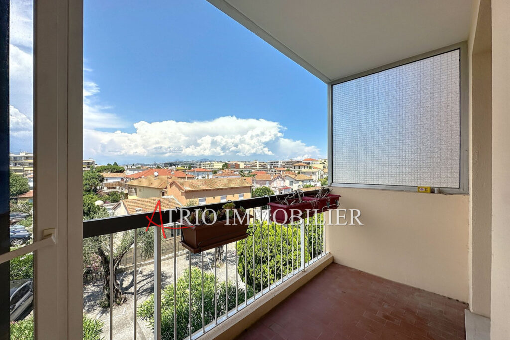 Dans le secteur de Tzanck, dans une belle résidence bien tenue – 3 pièces – 2 chambres – 76.00 m²