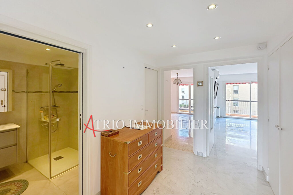 Dans le secteur de Tzanck, dans une belle résidence bien tenue – 3 pièces – 2 chambres – 76.00 m²