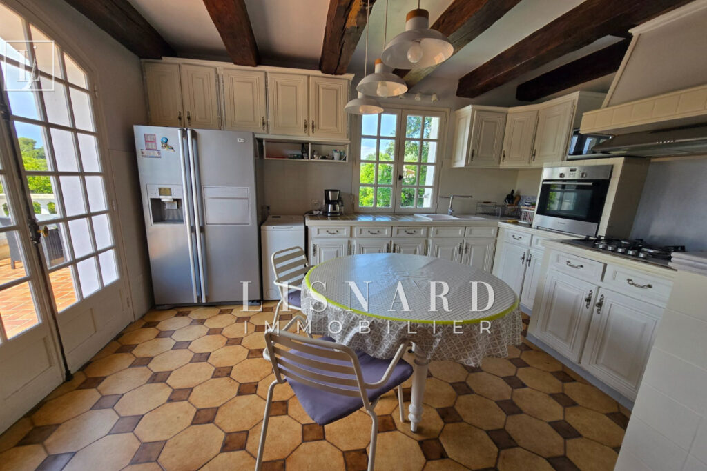 vente maison 6 Pièce(s) – 6 pièces – 4 chambres – 240.00 m²