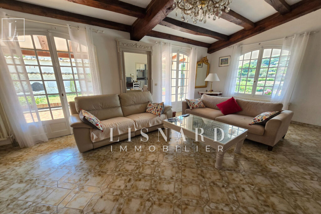 vente maison 6 Pièce(s) – 6 pièces – 4 chambres – 240.00 m²