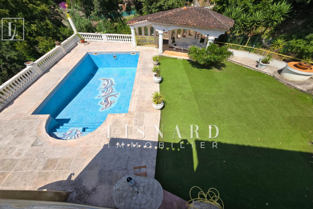 vente maison 6 Pièce(s) – 6 pièces – 4 chambres – 240.00 m²