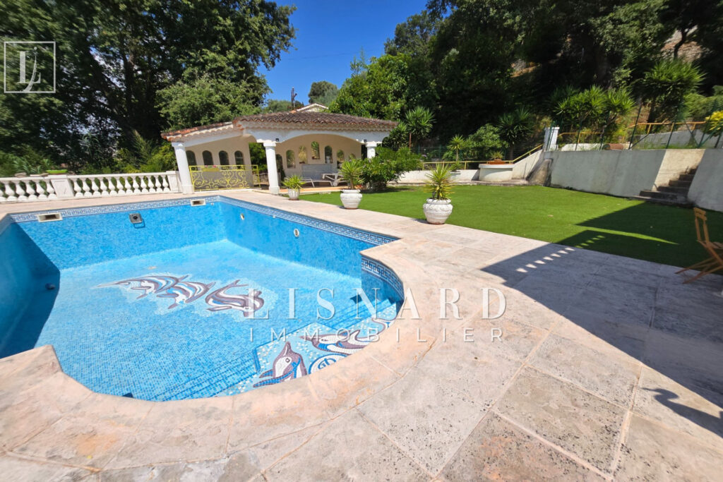 vente maison 6 Pièce(s) – 6 pièces – 4 chambres – 240.00 m²