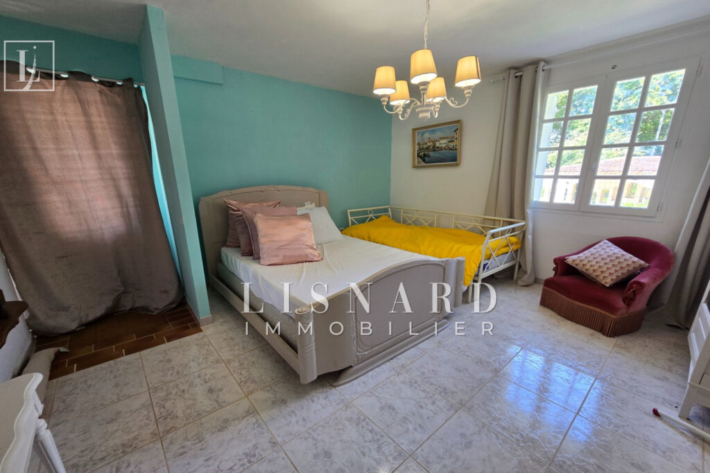 vente maison 6 Pièce(s) – 6 pièces – 4 chambres – 240.00 m²