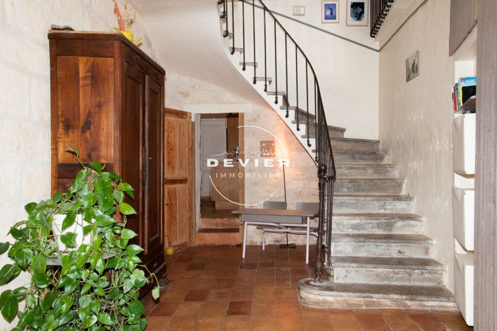 vente maison de caractère 8 Pièce(s) – 8 pièces – 5 chambres – 196.00 m²