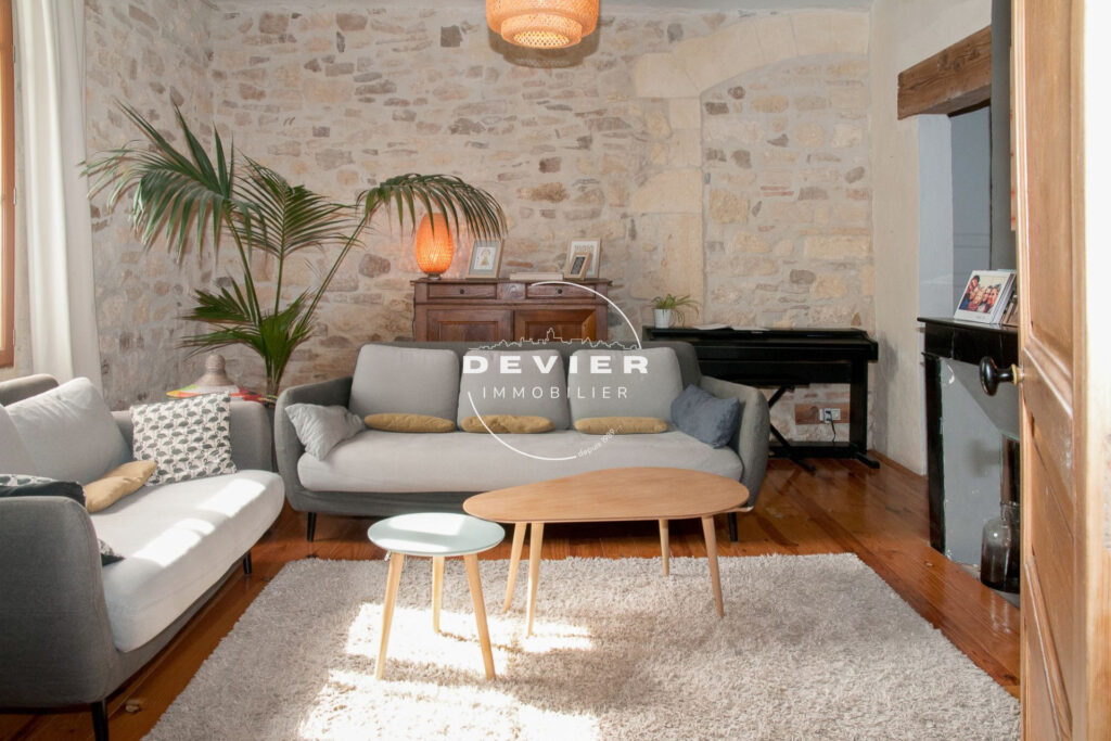 vente maison de caractère 8 Pièce(s) – 8 pièces – 5 chambres – 196.00 m²