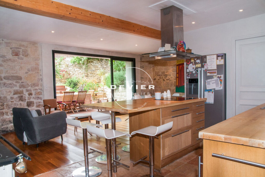 vente maison de caractère 8 Pièce(s) – 8 pièces – 5 chambres – 196.00 m²