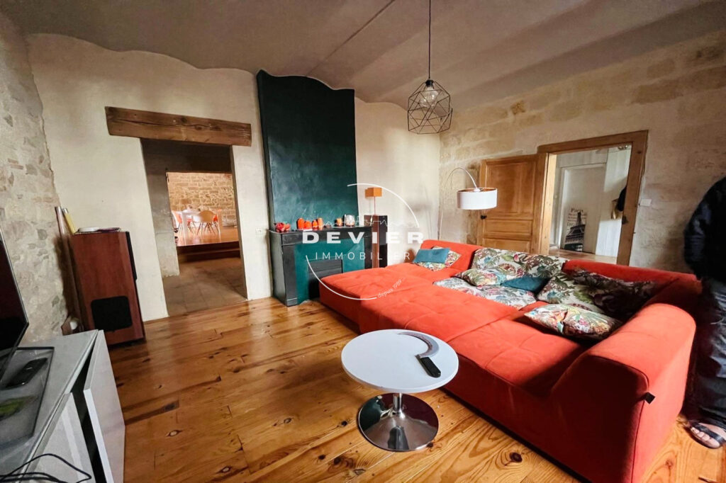 vente maison de caractère 8 Pièce(s) – 8 pièces – 5 chambres – 196.00 m²