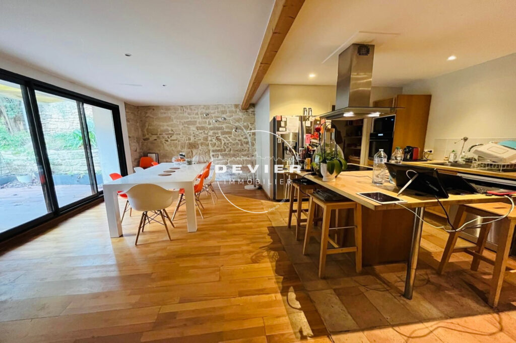 vente maison de caractère 8 Pièce(s) – 8 pièces – 5 chambres – 196.00 m²