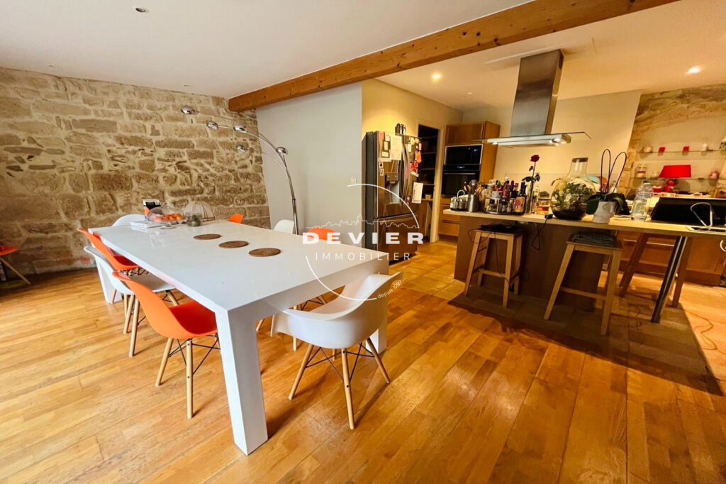 vente maison de caractère 8 Pièce(s) – 8 pièces – 5 chambres – 196.00 m²